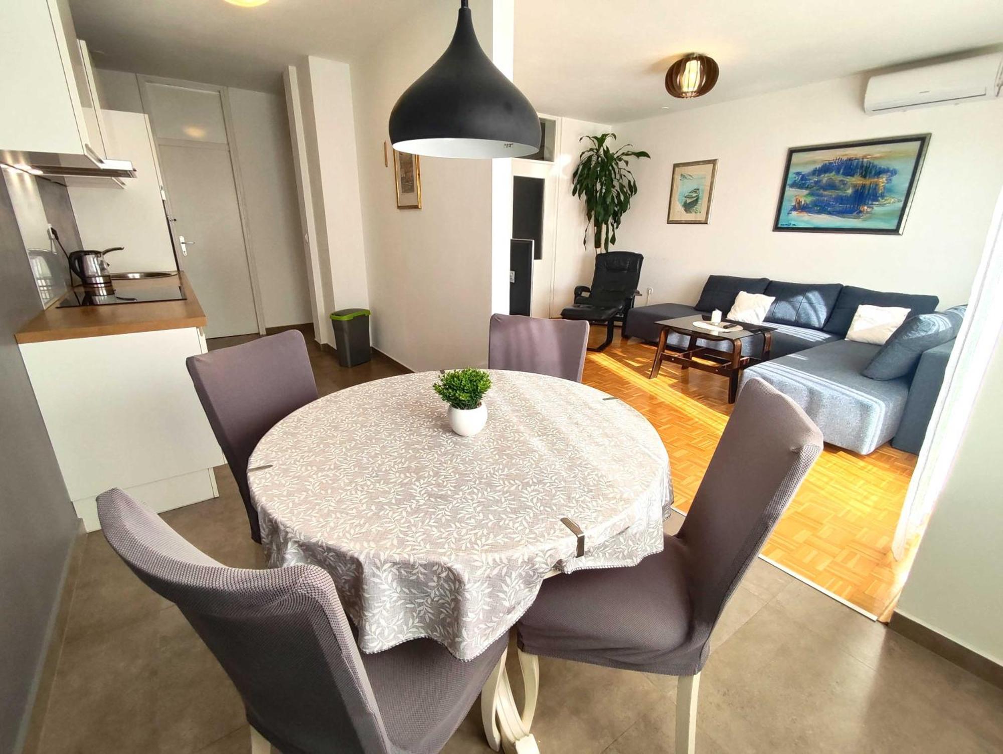 Lara'S Apartment
